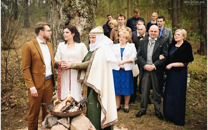 SENOSIOS LIETUVIŠKŲ VESTUVIŲ TRADICIJOS – AR TIKRAI VISKĄ APIE JAS ŽINOME?